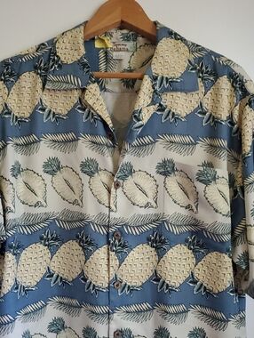 Tommy Bahama Blue and Cream Pineapple Camp Shirt 100% Silk